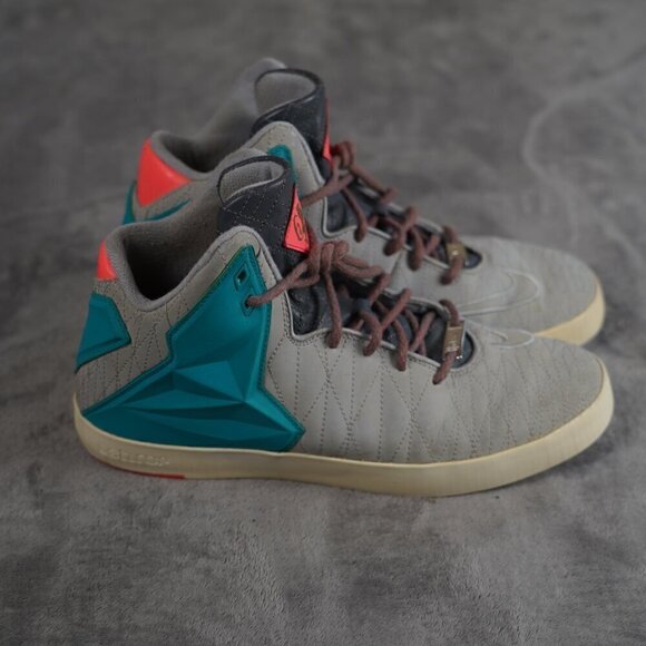 Men's NIKE Lebron XI NSW Lifestyle 616766-002 Miami Vice Wolf Grey Size 9.5 - Picture 1 of 14